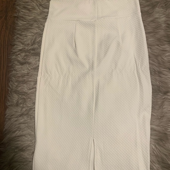 Bebe Textured midi knit skirt - Picture 2 of 6